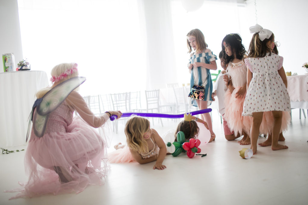 little girls playing limbo with a balloon, fairy, Park Studios